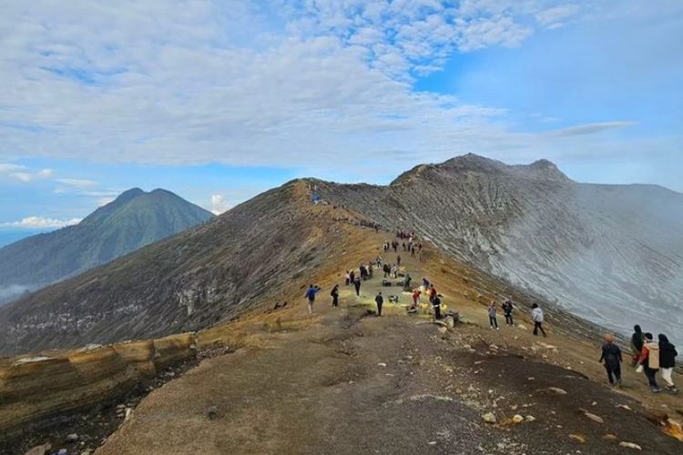 Pendaki Hilang Di Gunung Ijen Di Temukan Selamat