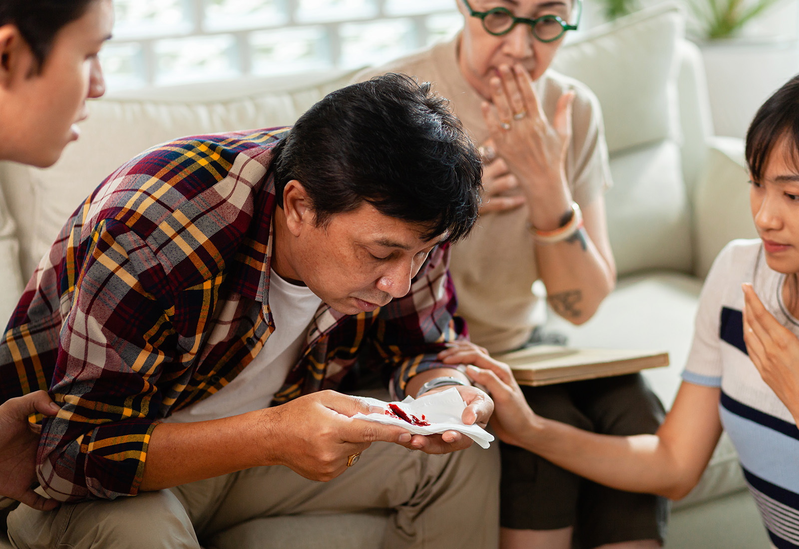 Batuk Berdarah Gejala Yang Tidak Boleh Diabaikan