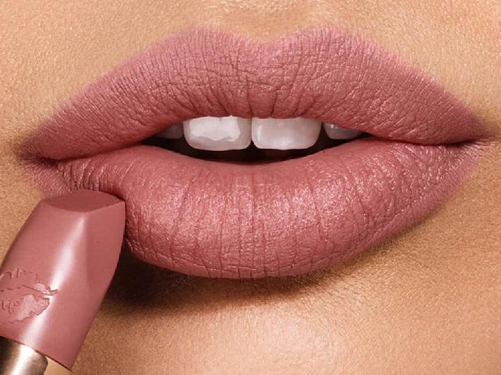 Jenis Lipstik Dan Cara Memilih Yang Tepat Untuk Bibir Anda